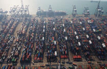 Containership terminal in the port of Kowloon © Philip Plisson / Plisson La Trinité / AA14000 - Photo Galleries - Kowloon
