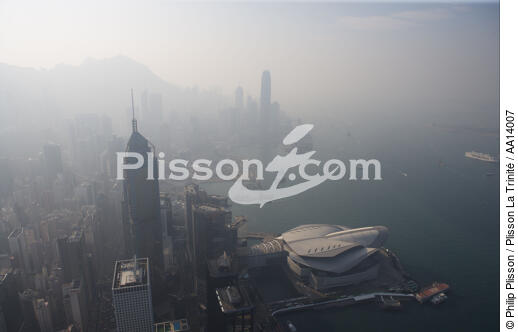 Hong Kong dans la brume. - © Philip Plisson / Plisson La Trinité / AA14007 - Nos reportages photos - Ciel