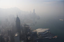 Hong Kong dans la brume. © Philip Plisson / Plisson La Trinité / AA14007 - Nos reportages photos - Gratte-ciel