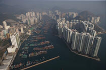Le port d'Aberdeen à Hong Kong. © Philip Plisson / Pêcheur d’Images / AA14008 - Nos reportages photos - Hong Kong, ville de contrastes