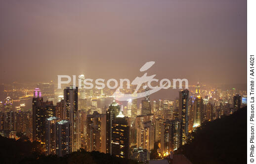 Hong Kong by night. - © Philip Plisson / Plisson La Trinité / AA14021 - Photo Galleries - Night