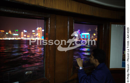 Bac à Hong Kong. - © Philip Plisson / Plisson La Trinité / AA14029 - Nos reportages photos - Hong Kong, ville de contrastes