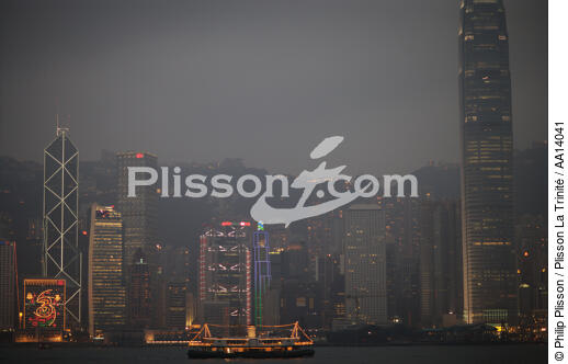 Hong Kong by night. - © Philip Plisson / Plisson La Trinité / AA14041 - Nos reportages photos - Nuit
