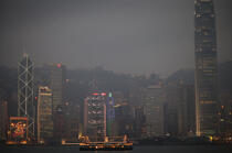 Hong Kong by night. © Philip Plisson / Plisson La Trinité / AA14041 - Nos reportages photos - Gratte-ciel