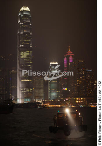 Hong Kong by night. - © Philip Plisson / Plisson La Trinité / AA14042 - Photo Galleries - Night
