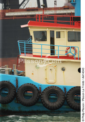 Tug boat in Hong Kong. - © Philip Plisson / Plisson La Trinité / AA14043 - Photo Galleries - Hong Kong