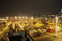 Terminal de porte conteneur à Kowloon. © Philip Plisson / Plisson La Trinité / AA14046 - Nos reportages photos - Porte-conteneurs, la démesure