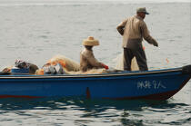 Petite pêche à Hong Kong. © Philip Plisson / Plisson La Trinité / AA14057 - Nos reportages photos - Hong Kong