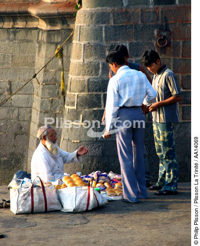 In the streets of Bombay. - © Philip Plisson / Plisson La Trinité / AA14069 - Photo Galleries - Road