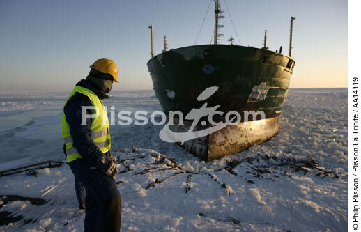 On board of an icebreaker in the Baltic sea. - © Philip Plisson / Plisson La Trinité / AA14119 - Photo Galleries - Man