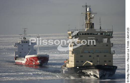 Icebreaker in the Baltic sea. - © Philip Plisson / Plisson La Trinité / AA14123 - Photo Galleries - Baltic sea