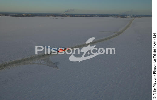 Ship at Baltic sea - © Philip Plisson / Plisson La Trinité / AA14124 - Photo Galleries - Icebreaker in the Baltic