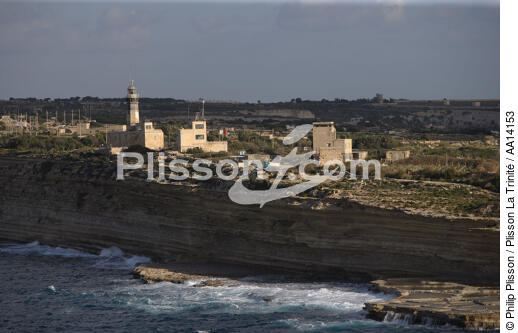 Phare sur la côte à Malte. - © Philip Plisson / Plisson La Trinité / AA14153 - Nos reportages photos - Malte