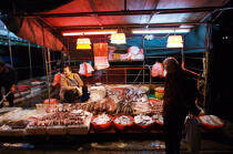 Sale of fish in HongKong. © Philip Plisson / Plisson La Trinité / AA14164 - Photo Galleries - Night