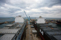 La ville portuaire de Ulsan en Corée de Sud. © Philip Plisson / Pêcheur d’Images / AA14174 - Nos reportages photos - Chantier Hyundai, le plus grand chantier maritime du monde.