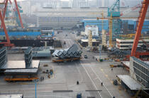 La ville portuaire de Ulsan en Corée de Sud. © Philip Plisson / Pêcheur d’Images / AA14176 - Nos reportages photos - Chantier Hyundai, le plus grand chantier maritime du monde.