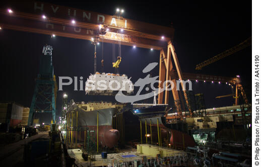 La ville portuaire de Ulsan en Corée de Sud. - © Philip Plisson / Plisson La Trinité / AA14190 - Nos reportages photos - Chantier Hyundai, le plus grand chantier maritime du monde.