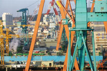 La ville portuaire de Ulsan en Corée de Sud. © Philip Plisson / Pêcheur d’Images / AA14191 - Nos reportages photos - Chantier Hyundai, le plus grand chantier maritime du monde.
