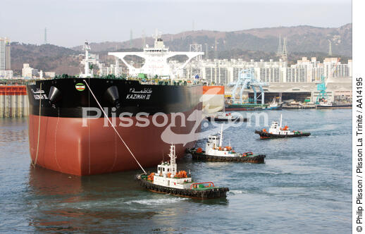 La ville portuaire de Ulsan en Corée de Sud. - © Philip Plisson / Plisson La Trinité / AA14195 - Nos reportages photos - Chantier Hyundai, le plus grand chantier maritime du monde.