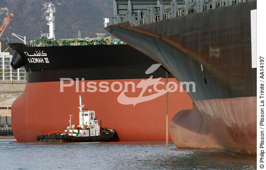 La ville portuaire de Ulsan en Corée de Sud. - © Philip Plisson / Plisson La Trinité / AA14197 - Nos reportages photos - Chantier Hyundai, le plus grand chantier maritime du monde.