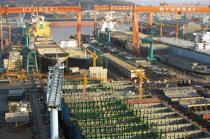 La ville portuaire de Ulsan en Corée de Sud. © Philip Plisson / Pêcheur d’Images / AA14199 - Nos reportages photos - Chantier Hyundai, le plus grand chantier maritime du monde.