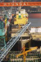 La ville portuaire de Ulsan en Corée de Sud. © Philip Plisson / Pêcheur d’Images / AA14200 - Nos reportages photos - Chantier Hyundai, le plus grand chantier maritime du monde.