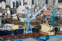 La ville portuaire de Ulsan en Corée de Sud. © Philip Plisson / Pêcheur d’Images / AA14204 - Nos reportages photos - Chantier Hyundai, le plus grand chantier maritime du monde.