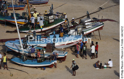 Retour de pêche sur une plage du Ceara au Brésil. - © Philip Plisson / Plisson La Trinité / AA14212 - Nos reportages photos - Jangada