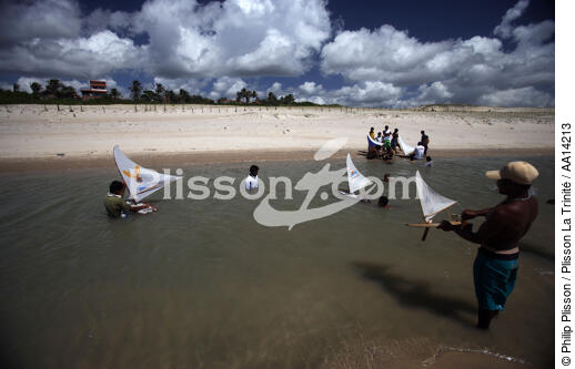 Maquette de jangadas sur une plage du Ceara au Brésil. - © Philip Plisson / Plisson La Trinité / AA14213 - Nos reportages photos - Ceara