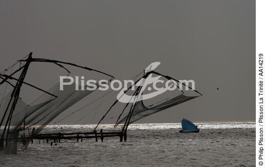 Chinese nets in Kerala, India. - © Philip Plisson / Plisson La Trinité / AA14219 - Photo Galleries - State [India]