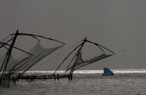 Chinese nets dans le Kerala, Inde. © Philip Plisson / Plisson La Trinité / AA14219 - Nos reportages photos - Filet de pêche