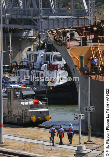 Lock on Panama Canal. - © Philip Plisson / Plisson La Trinité / AA14221 - Photo Galleries - Man