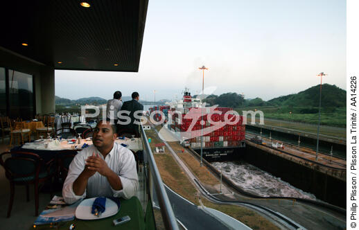Ecluse sur le Canal de Panama. - © Philip Plisson / Plisson La Trinité / AA14226 - Nos reportages photos - Le canal de Panama