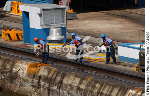 Ecluse sur le Canal de Panama. - © Philip Plisson / Plisson La Trinité / AA14239 - Nos reportages photos - Homme