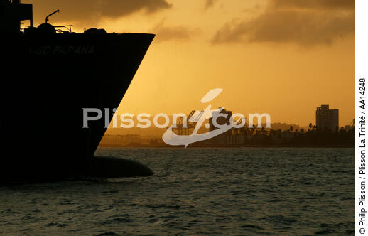 Panama Canal. - © Philip Plisson / Plisson La Trinité / AA14248 - Photo Galleries - Backlit