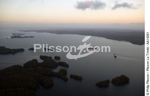 Panama Canal. - © Philip Plisson / Plisson La Trinité / AA14261 - Photo Galleries - Site of interest [Panama]