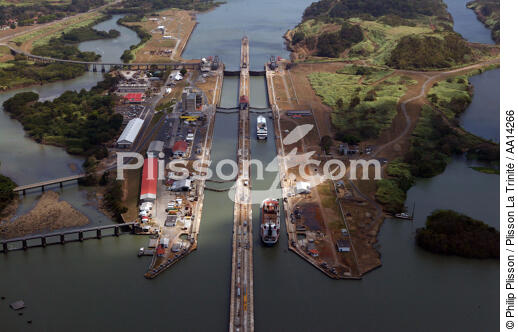Panama Canal. - © Philip Plisson / Plisson La Trinité / AA14266 - Photo Galleries - Passenger Liner