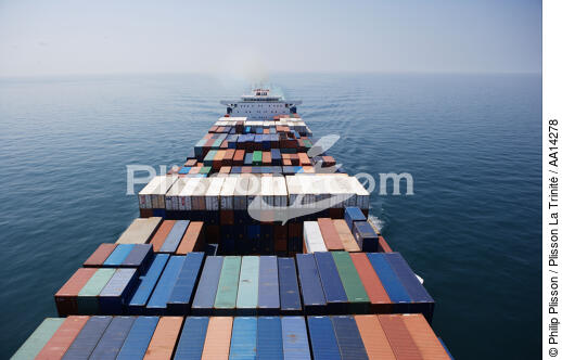Containership in the rail of Ouessant. - © Philip Plisson / Plisson La Trinité / AA14278 - Photo Galleries - CMA CGM Marco Polo