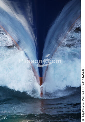 Etrave of a container ship. - © Philip Plisson / Plisson La Trinité / AA14289 - Photo Galleries - Elements of boat