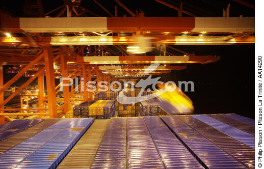 Container ship with Shanghai. - © Philip Plisson / Plisson La Trinité / AA14290 - Photo Galleries - Containership