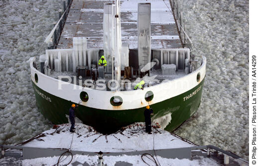 Brise glace en mer Baltique. - © Philip Plisson / Plisson La Trinité / AA14299 - Nos reportages photos - Mer Baltique