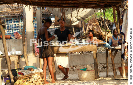 Anakao - Madagascar. - © Philip Plisson / Plisson La Trinité / AA14353 - Nos reportages photos - Femme
