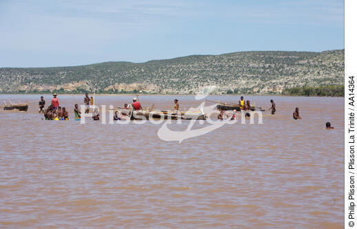Fishing with a seine - Anakao - Madagascar. - © Philip Plisson / Plisson La Trinité / AA14364 - Photo Galleries - Town [Madagascar]