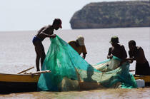 Anakao - Madagascar. © Philip Plisson / Plisson La Trinité / AA14401 - Photo Galleries - Fisherman
