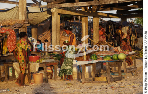 Anakao - Madagascar. - © Philip Plisson / Plisson La Trinité / AA14430 - Nos reportages photos - Femme