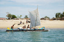 Anakao - Madagascar. © Philip Plisson / Plisson La Trinité / AA14460 - Photo Galleries - Fisherman