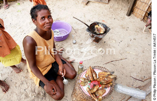 Ifaty - Madagascar. - © Philip Plisson / Plisson La Trinité / AA14517 - Nos reportages photos - Femme