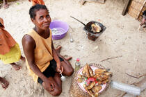 Ifaty - Madagascar. © Philip Plisson / Plisson La Trinité / AA14517 - Photo Galleries - Woman