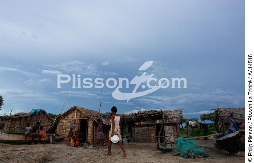 Ifaty - Madagascar. - © Philip Plisson / Plisson La Trinité / AA14518 - Photo Galleries - Woman