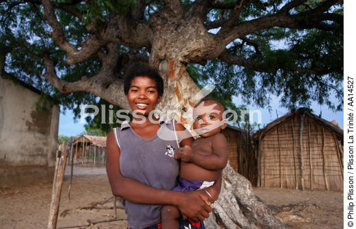 Ifaty - Madagascar. - © Philip Plisson / Plisson La Trinité / AA14527 - Photo Galleries - Woman